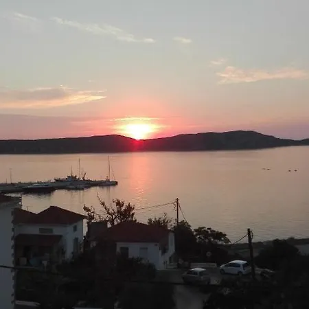 Artemis Sunset View Apartment Pylos Extérieur photo