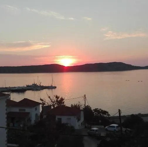 Artemis Sunset View Apartment